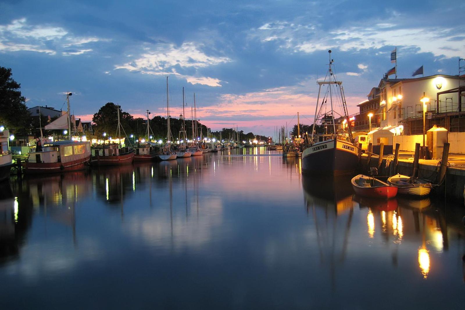 Doppelzimmer Brunch, Direkt Am Alten Strom Rostock Buitenkant foto
